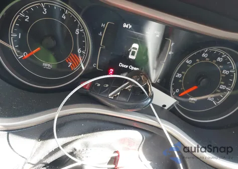 2015 Jeep Cherokee Latitude z USA, uszkodzony, nr VIN 1C4PJLCB7FW620912